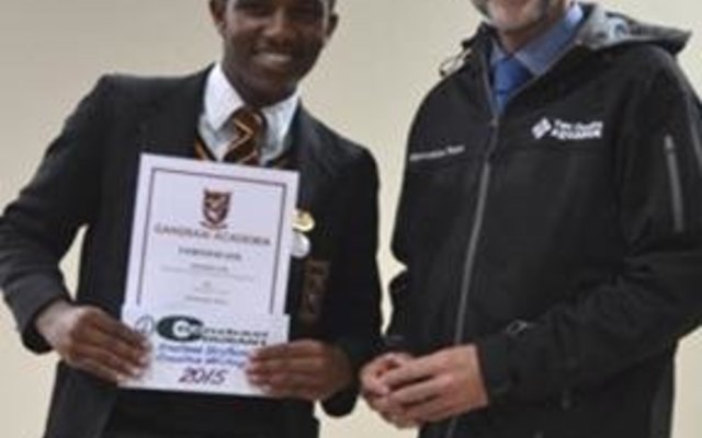 Simphiwe Yana, Gansbaai Courant wenner saam met Russel Stevens     